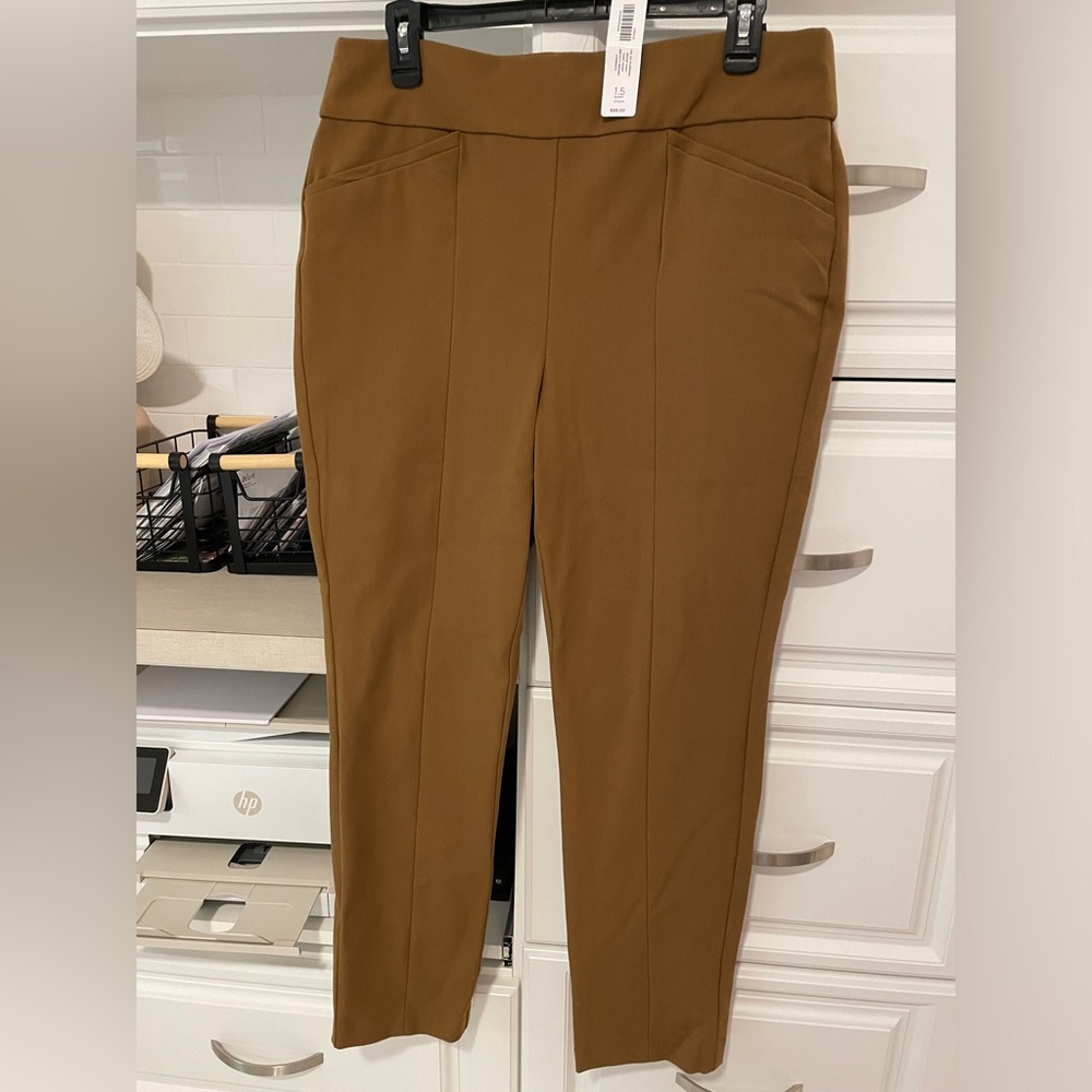 Chicos size 1.5 slimming pants NWT